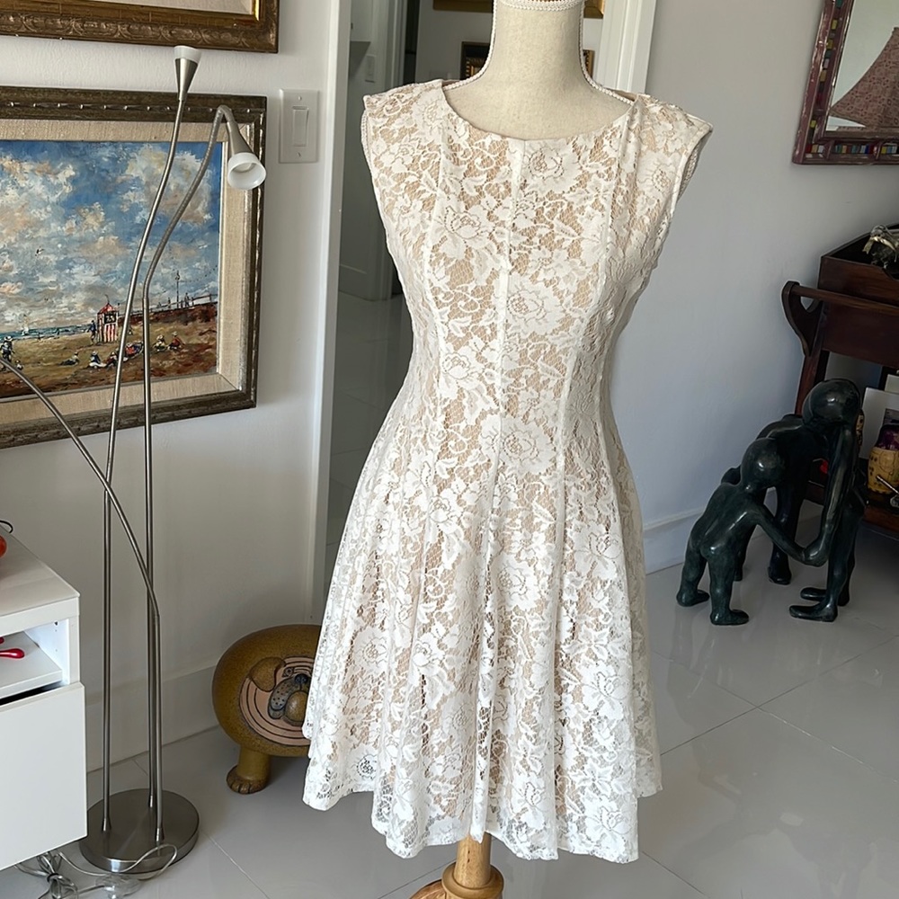 Julian Taylor Ivory Lace Sleeveless Lined Dress